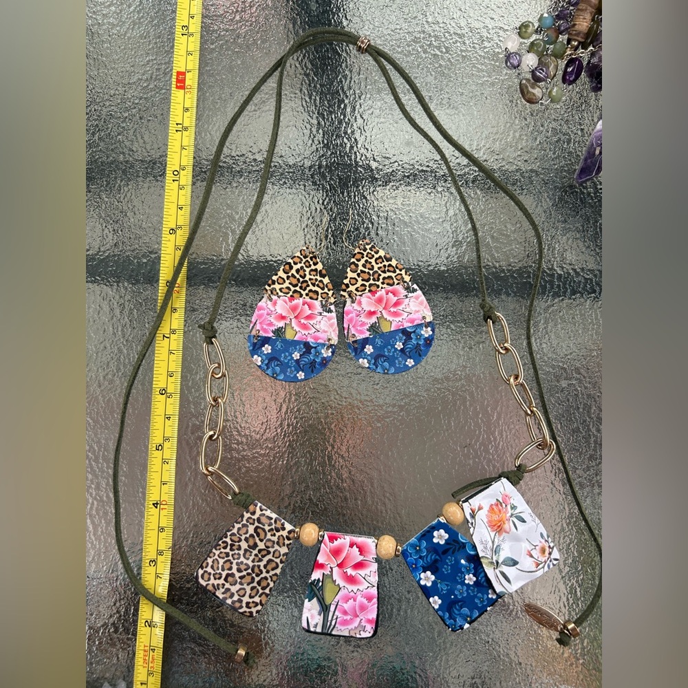 Plunder Pink and Blue Jewelry Set with Vibrant Accents